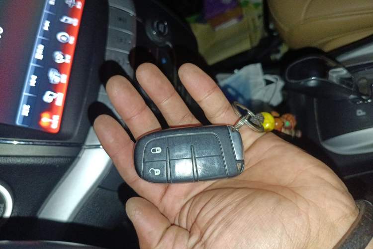 Used Dodge Journey 2013 2.4L Two-Wheel Drive Luxury Version