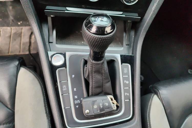 Used Volkswagen Golf 2019 280TSI DSG R-Line China VI Standard Gear Lever