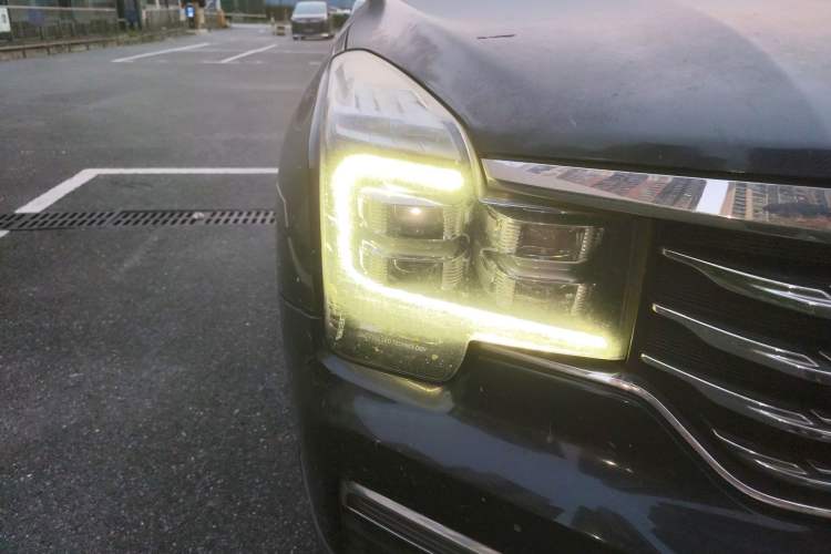 Used GAC Trumpchi GS8 2017 320T Two-Wheel Drive Luxury Smart Connectivity Version (7 Seats) Right Front Headlight