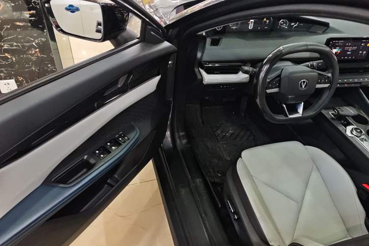 Used Changan UNI-V iDD 2023 ZhiDian iDD 1.5T 113km Smart & Fun Version