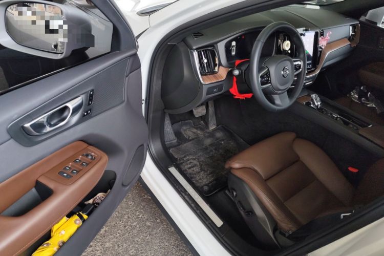 Used Volvo XC60 2023 B5 4x4 Smart Luxury Edition