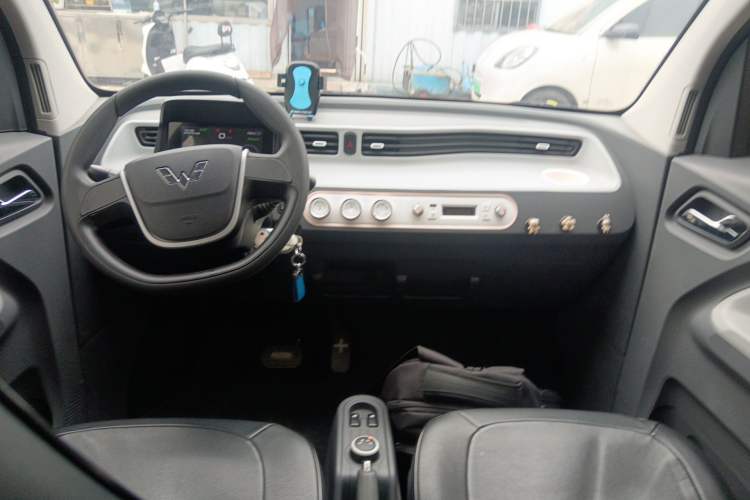 Used Wuling Hongguang MINIEV 2022 Macaron Premium Model – Lithium Ternary Battery Center Console