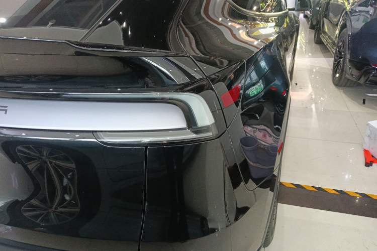 Used Tesla Model Y L 2025 Model Long-Range All-Wheel-Drive Version Exterior 3