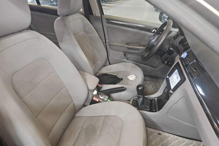 Used Volkswagen Bora 2013 1.6L Manual Fashion Edition Right Front Seat