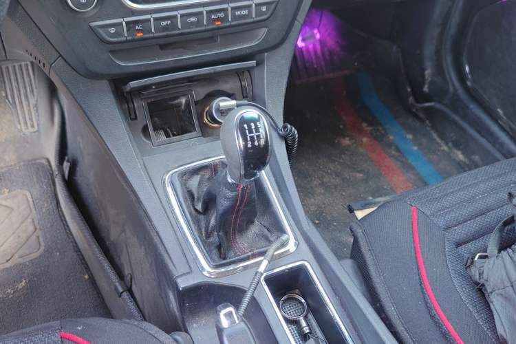 Used Geely Auto Emgrand 2017 Sedan Million Edition 1.5L Manual - Upward Version Gear Lever