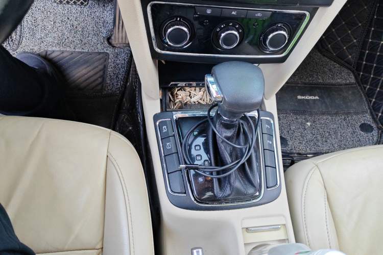 Used Skoda Superb 2012 1.8TSI Automatic Elegant Edition
