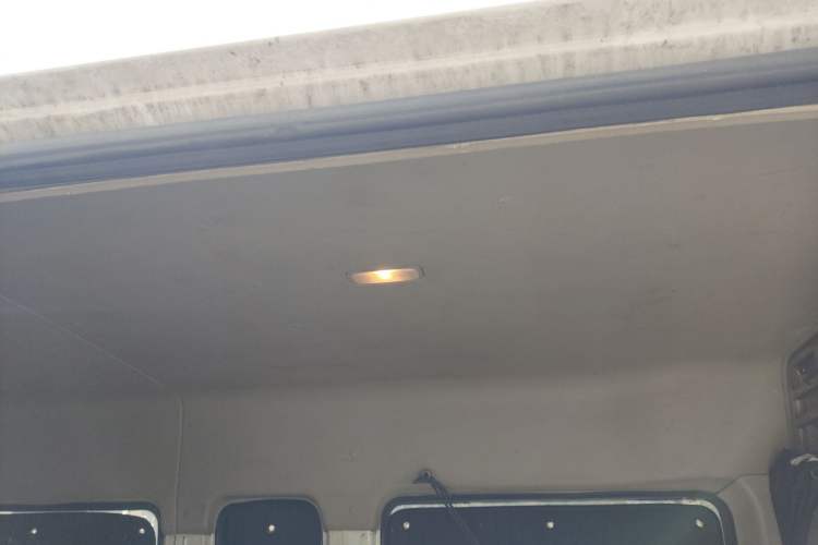 Used SAIC MAXUS Xintu V80 2021 2.0T Manual Classic Aoyuntong 127 PS Mid-axle Mid-roof 6/7/8/9-Seater