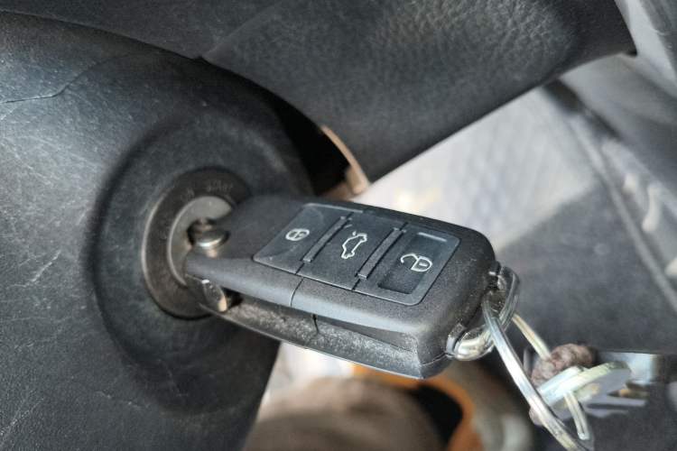 Used Toyota YARiS L Zhi Xuan 2016 Revised Version 1.5G CVT with Dynamic Sunroof