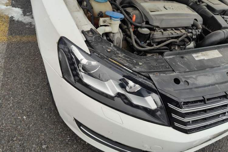 Used Volkswagen Passat 2013 1.8TSI DSG Prestige Edition Right Front Headlight