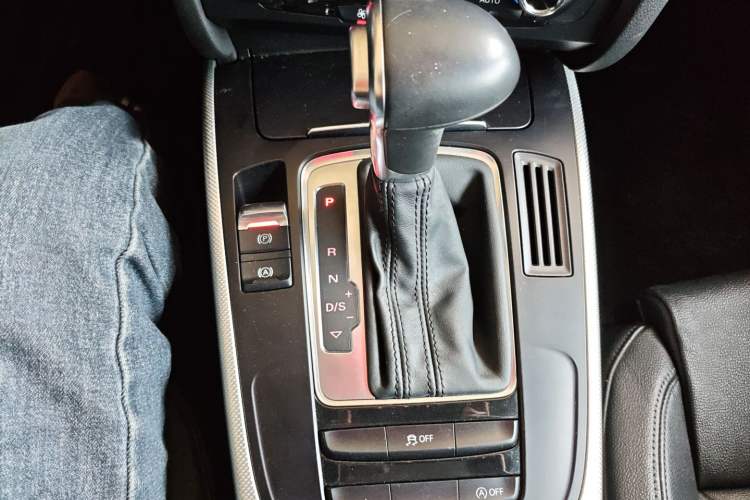 Used Audi A5 2016 Coupe 45 TFSI Ambition Edition Gear Lever