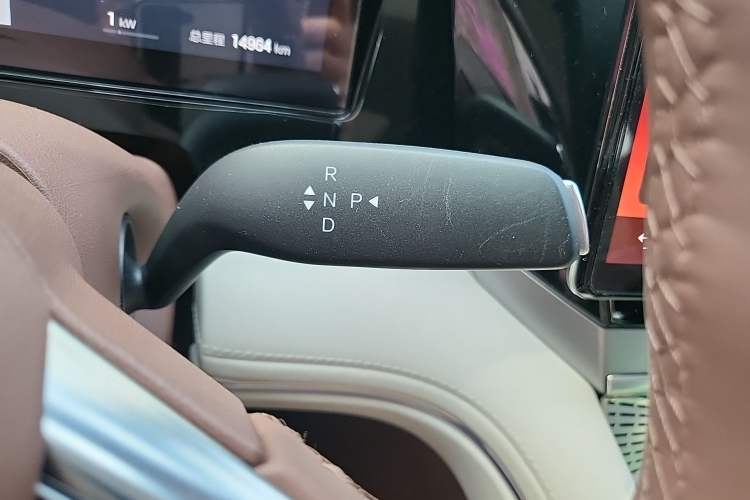 Used BYD Xia 2025 DM-i 1.5T 180km Beyond Edition Gear Lever