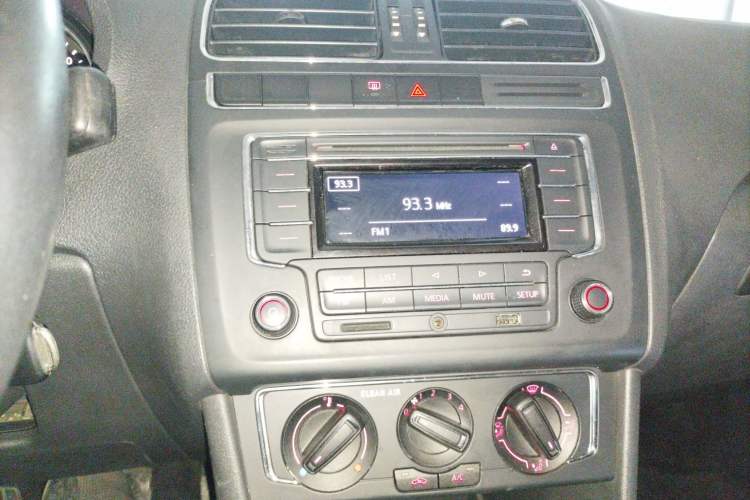 Used Volkswagen Polo 2016 1.6L Automatic Comfort Model Audio And AC Panel