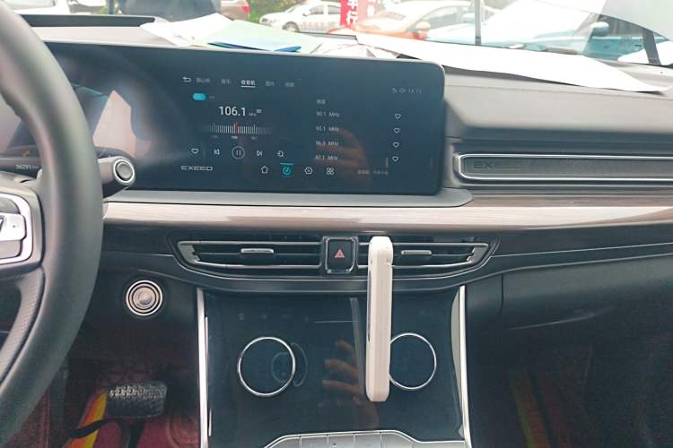 Used EXEED Lanyue 2021 400T Four-Wheel Drive Starlight Pro Edition 7 Seats Audio And AC Panel