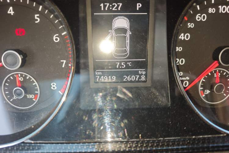 Used Volkswagen Magotan 2016 1.8TSI Luxury Comfort Model Odometer Close Up