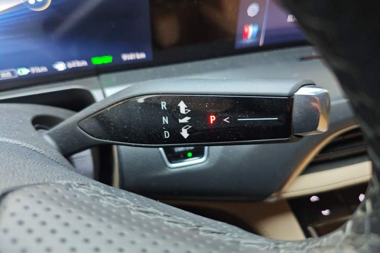 Used Buick GL8 New Energy 2025 Lu Shang Luxury Edition 7-Seater Gear Lever