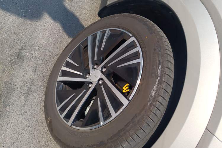 Used Lynk & Co 08 EM-P 2025 120km Long-Range Halo