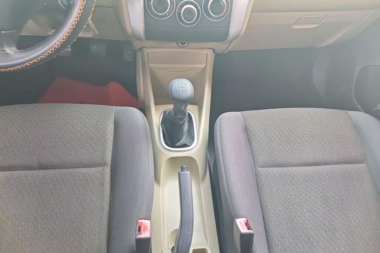 Used Venucia R50 2013 1.6L Manual Fashion Edition Gear Lever