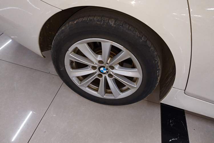 Used BMW 5 Series 2014 520Li Elegant Model
