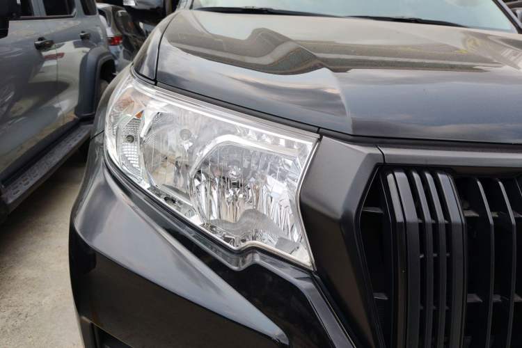 Used Toyota Prado 2022 2.7L Gasoline TX Trim Aluminum Wheels Low-Roof Configuration Base Version – Middle East Right Front Headlight