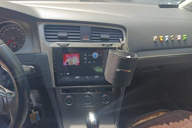 Used Volkswagen Golf 2016 230TSI Automatic Comfort Version Audio And AC Panel