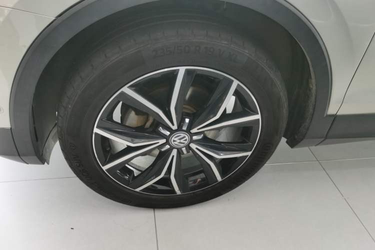 Used Volkswagen Tiguan L 2020 330TSI Automatic Two-Wheel Drive Smart Luxury Edition China VI Standard Left Front Wheel Hub