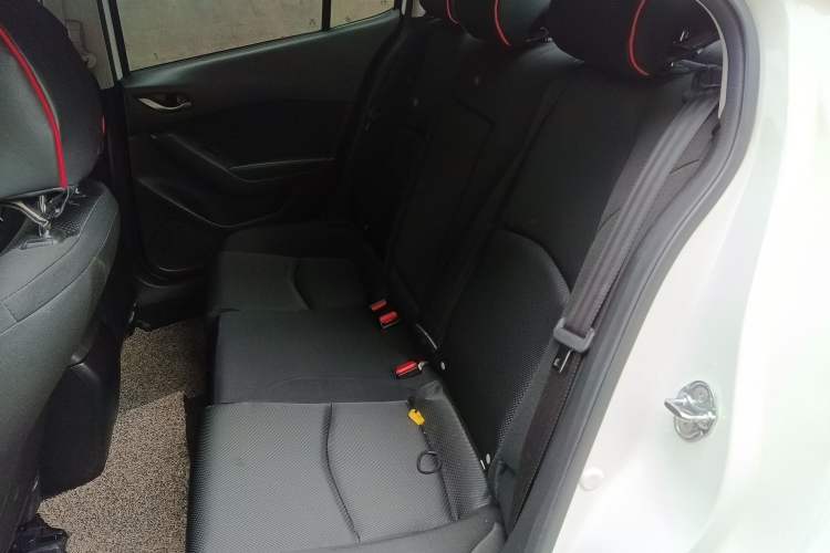 Used Mazda 3 Axela 2017 Sedan 1.5L Automatic Comfort Model Emission Standard China V Left Rear Seat