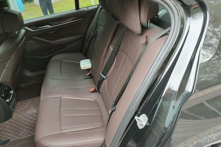 Used BMW 5 Series 2022 Second Facelift 530Li Luxury Version M Sport Package Left Rear Seat