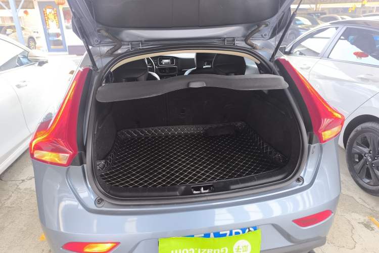 Used Volvo V40 2018 T3 Zhiyi Edition