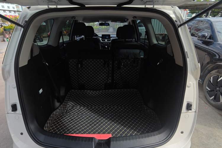 Used Baojun 730 2019 1.5L Manual Fashion Model 7-seater China VI