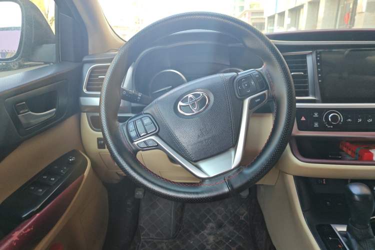 Used Toyota Highlander 2015 2.0T Two-Wheel Drive Elite Edition 7 Seats Steering Wheel
