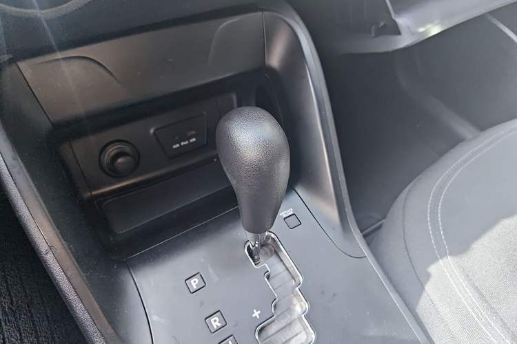 Used Hyundai ix35 2013 2.0L Automatic 2WD Comfort GL China IV Standard Gear Lever