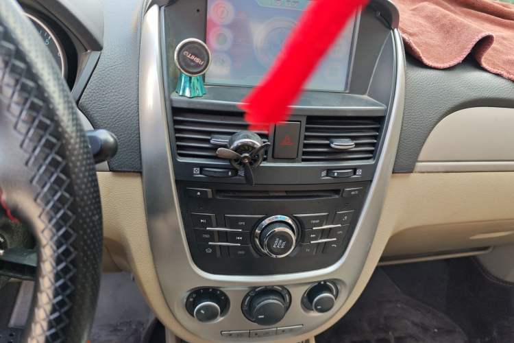 Used Buick Excelle 2013 1.5L Manual Classic Model Audio And AC Panel