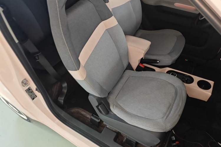 Used Wuling Hongguang MINIEV 2021 Macaron Premium Model – Lithium Iron Phosphate Right Front Seat