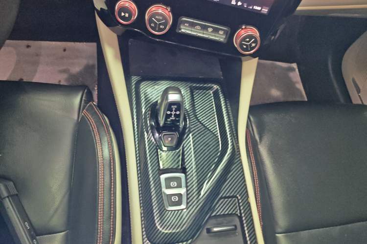 Used Lynk & Co 02 2018 1.5T DCT Two-Wheel Drive Zhaopu Version China V Standard Gear Lever