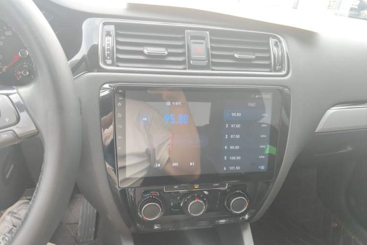 Used Volkswagen Sagitar 2017 230TSI Automatic Comfort Version Audio And AC Panel