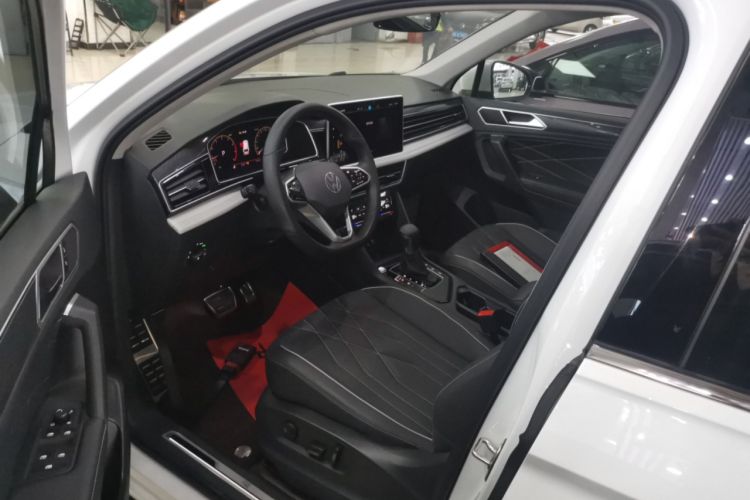 Used Volkswagen Tiguan L 2023 330TSI Automatic Two-Wheel Drive R-Line Enjoyment Edition
