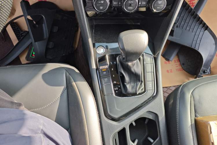 Used Volkswagen Tiguan L 2019 Revised Version 280TSI Automatic Two-Wheel Drive Panoramic Comfort Edition China VI Standard