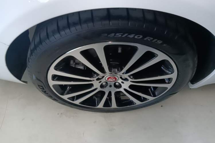Used Jaguar XFL 2025 Model—2.0T P250, Two-Wheel Drive, Premium Luxury Edition
