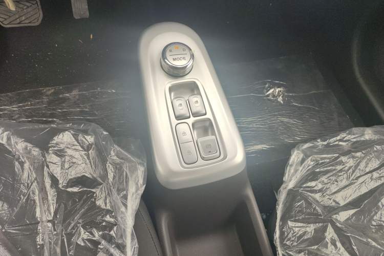 Used CHANGAN NEVO Lumin 2026 Model Treasure Edition 205km Beloved Beige Guoxuan Gear Lever