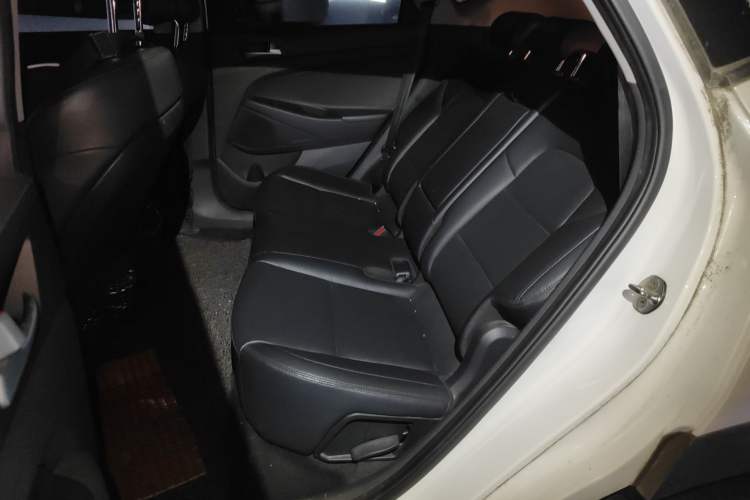 Used Hyundai Tucson 2015 1.6T Dual-Clutch Two-Wheel-Drive Smart Model Left Rear Seat