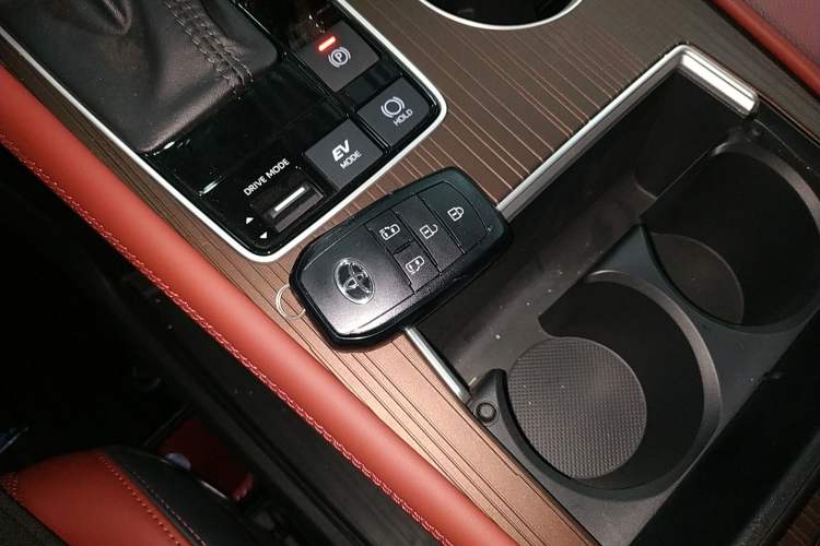 Used Toyota Granvia 2024 2.5L Hybrid Comfort Edition Vehicle Key