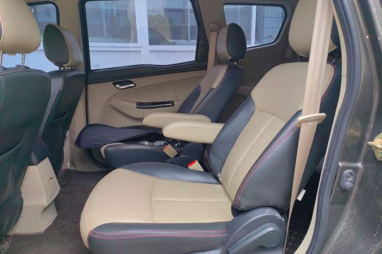 Used FAW Yingzhi 737 2015 1.5L Manual Deluxe Navigation Version Left Rear Seat