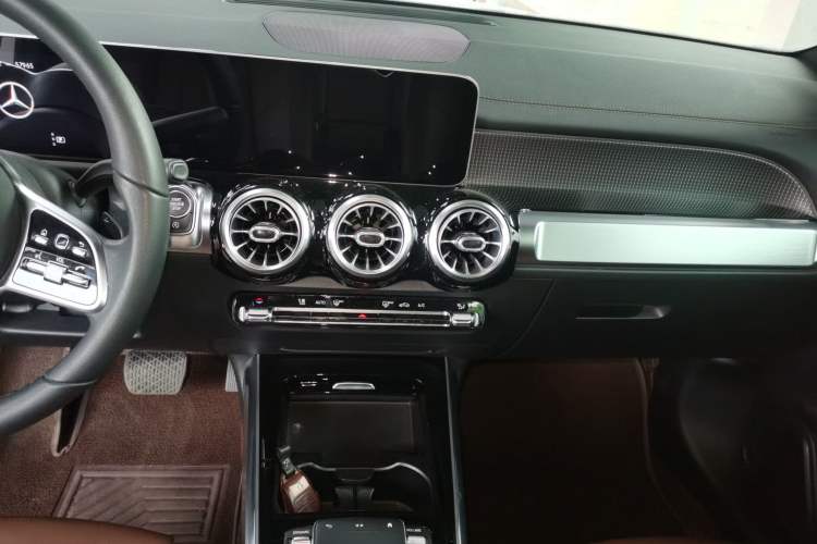 Used Mercedes-Benz GLB 2020 GLB 200 Stylish Edition Audio And AC Panel