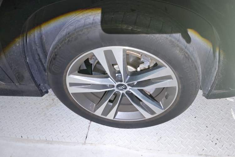 Used Audi Q6 2023 45 TFSI quattro Qiyun Edition Flying Rider Package Right Front Wheel Hub
