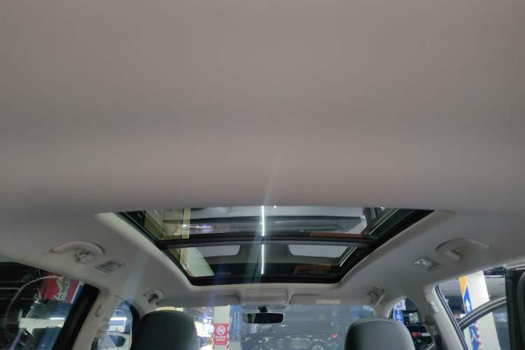 Used Volkswagen Tiguan L 2017 330TSI Automatic Two-Wheel Drive Luxury Edition