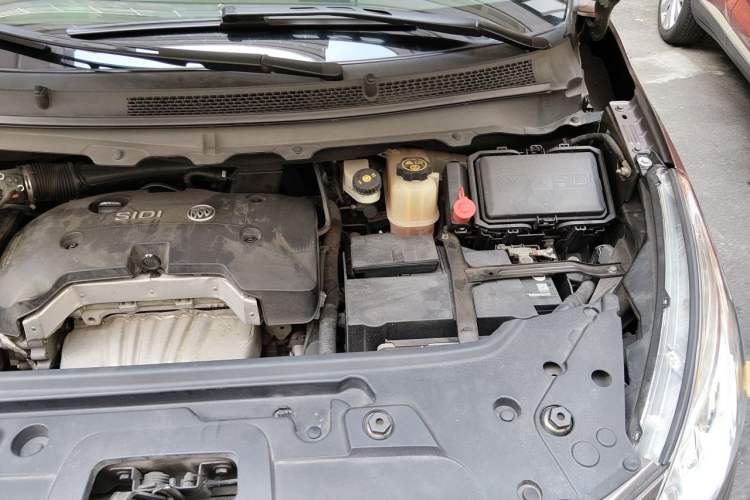 Used Buick GL8 2017 25S Comfort Version China V Standard Engine Bay Left