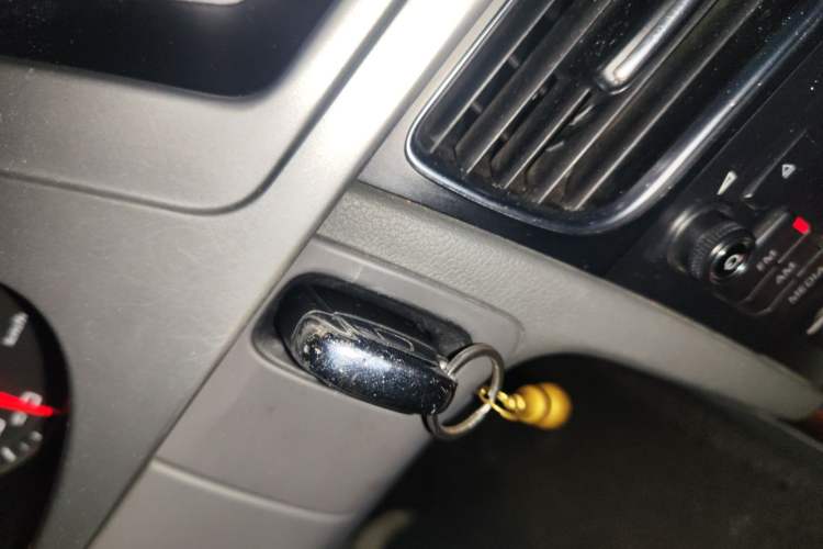 Used Audi A4L 2012 2.0 TFSI automatic Comfort trim level Vehicle Key