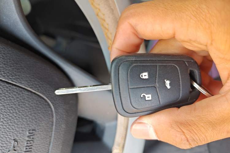 Used Chevrolet Aveo Sonic 2014 Sedan 1.4SL AT Fashion Edition