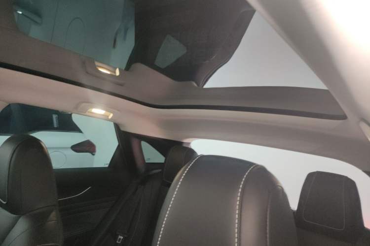 Used Venucia V 2021 260T Idol Edition
