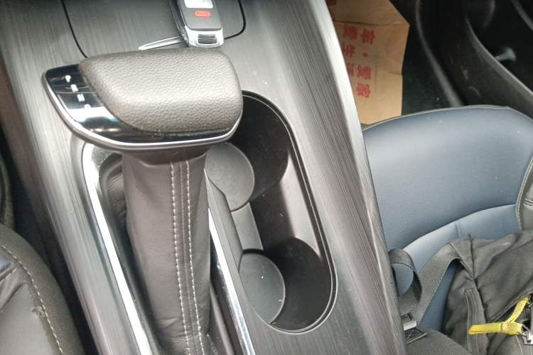 Used Buick Velite 6 2023 Revised Version 430 km Range – Commuter Edition Gear Lever